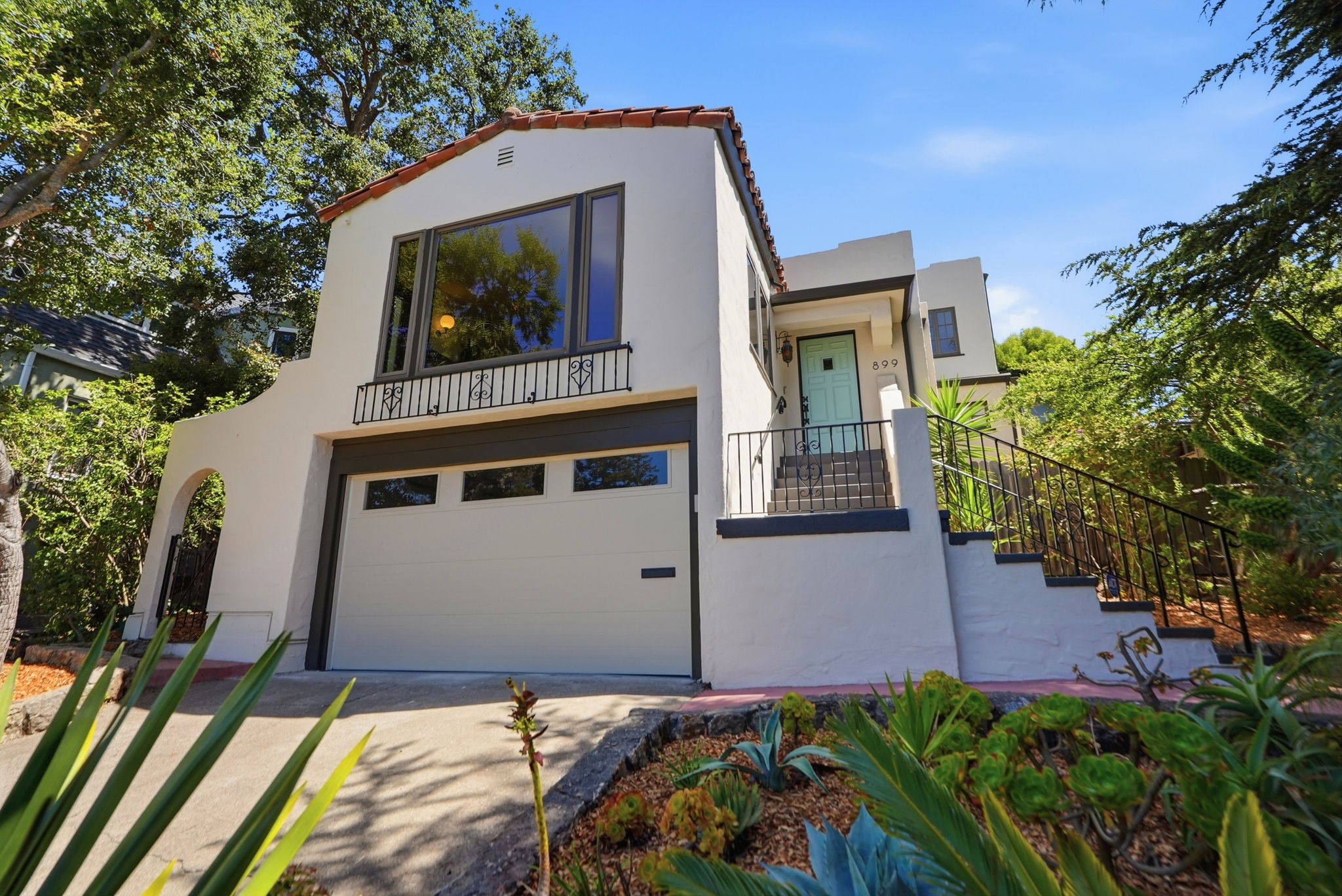 003_F8_899 Arlington Ave