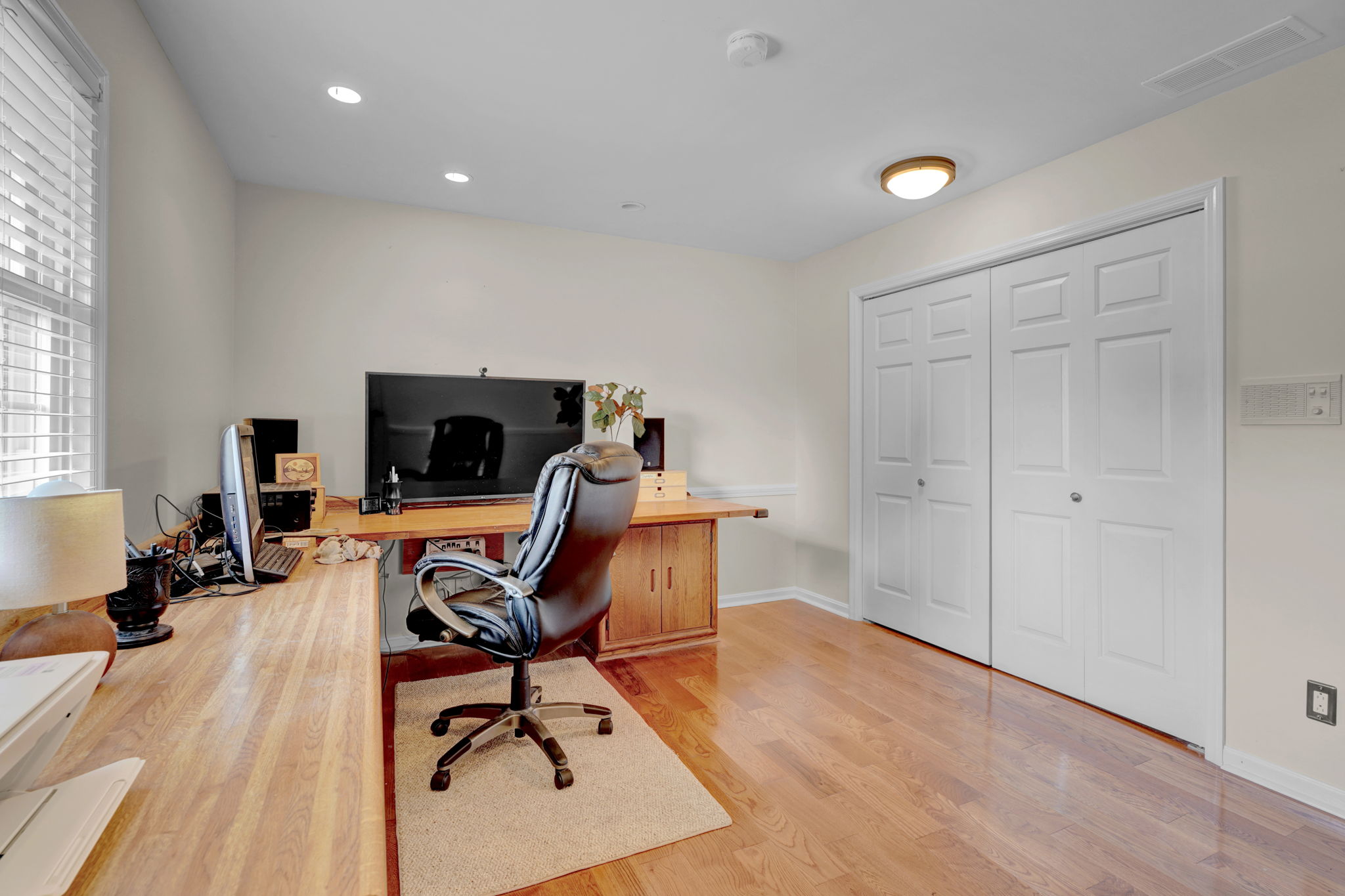 Spare 4/Office 2 closets and Built in desk