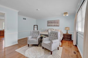 Primary suite w/chair railing