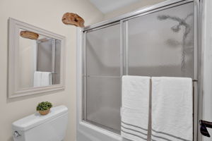 Tub/shower Combo in Guest bath