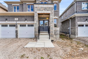 Front Porch/Entrance