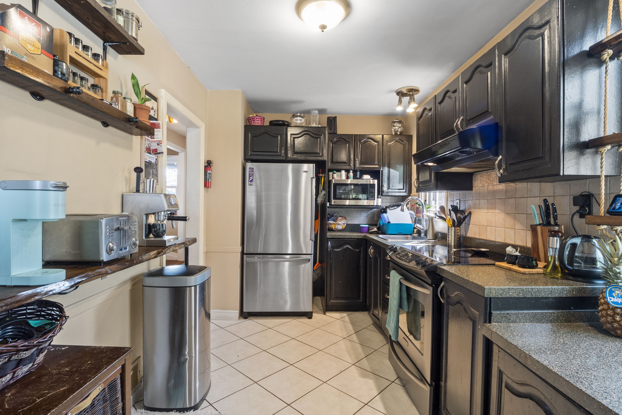 9 Bentley Dr Toronto, ON M8Z 3L9