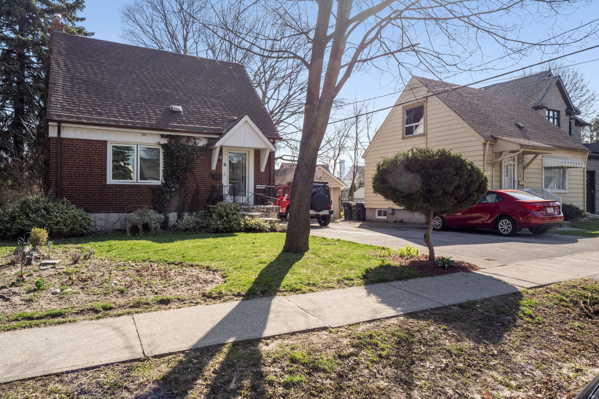 9 Bentley Dr Toronto, ON M8Z 3L9