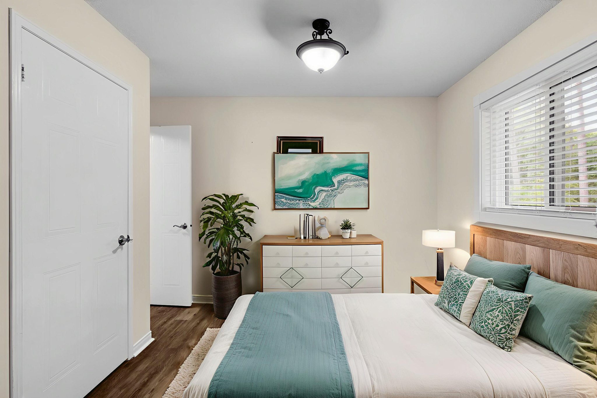 JHM_2556 virtually staged.jpeg