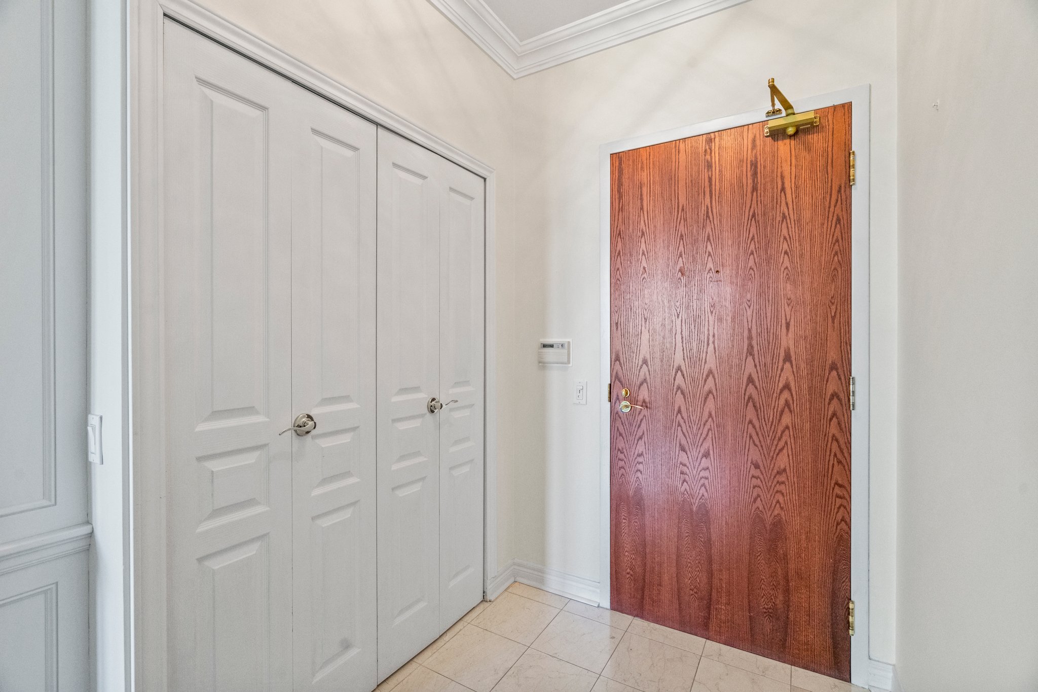 9 Boardwalk Dr Unit 321 Toronto, ON M4L 6T1