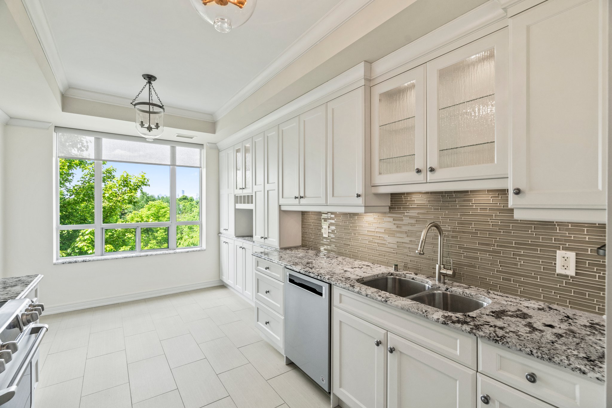 9 Boardwalk Dr Unit 321 Toronto, ON M4L 6T1