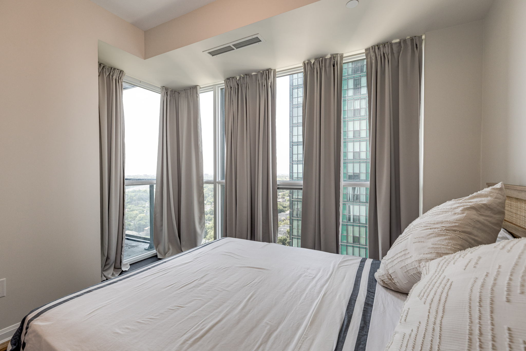 Toronto property showcase — delivered property photograph 19
