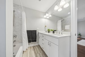 Main Bathroom on near bedrooms