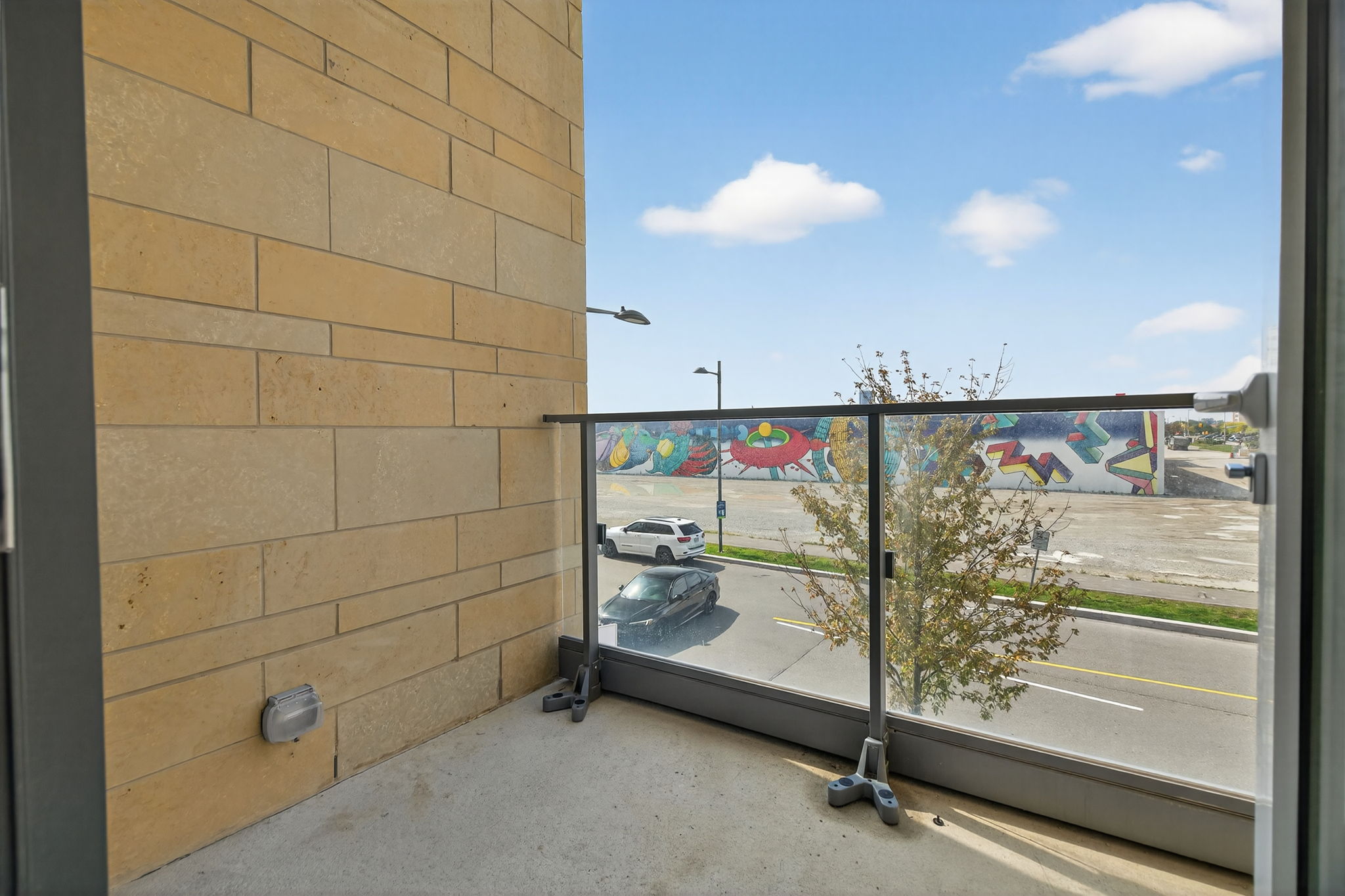 9 Buttermill Ave. Th6 Vaughan, ON L4K 0M5