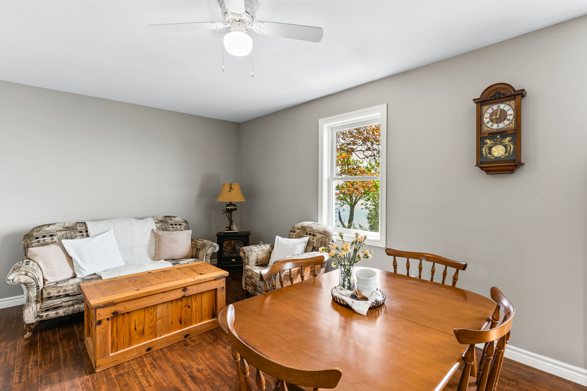  Photo 49
