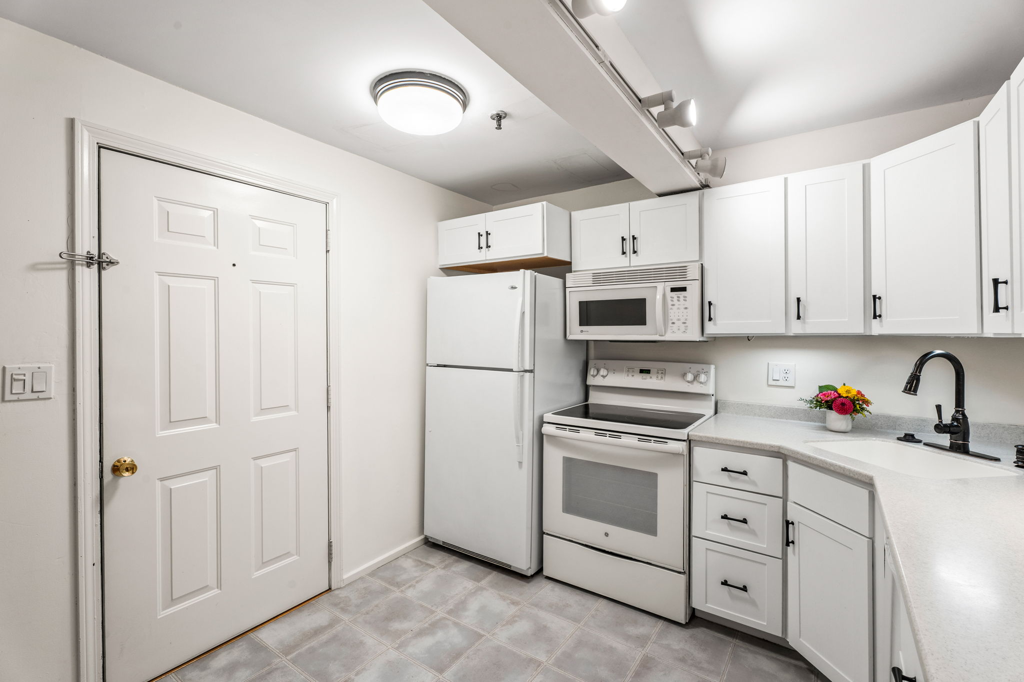 9 Fleet St, Portsmouth, NH 03801, USA Photo 25