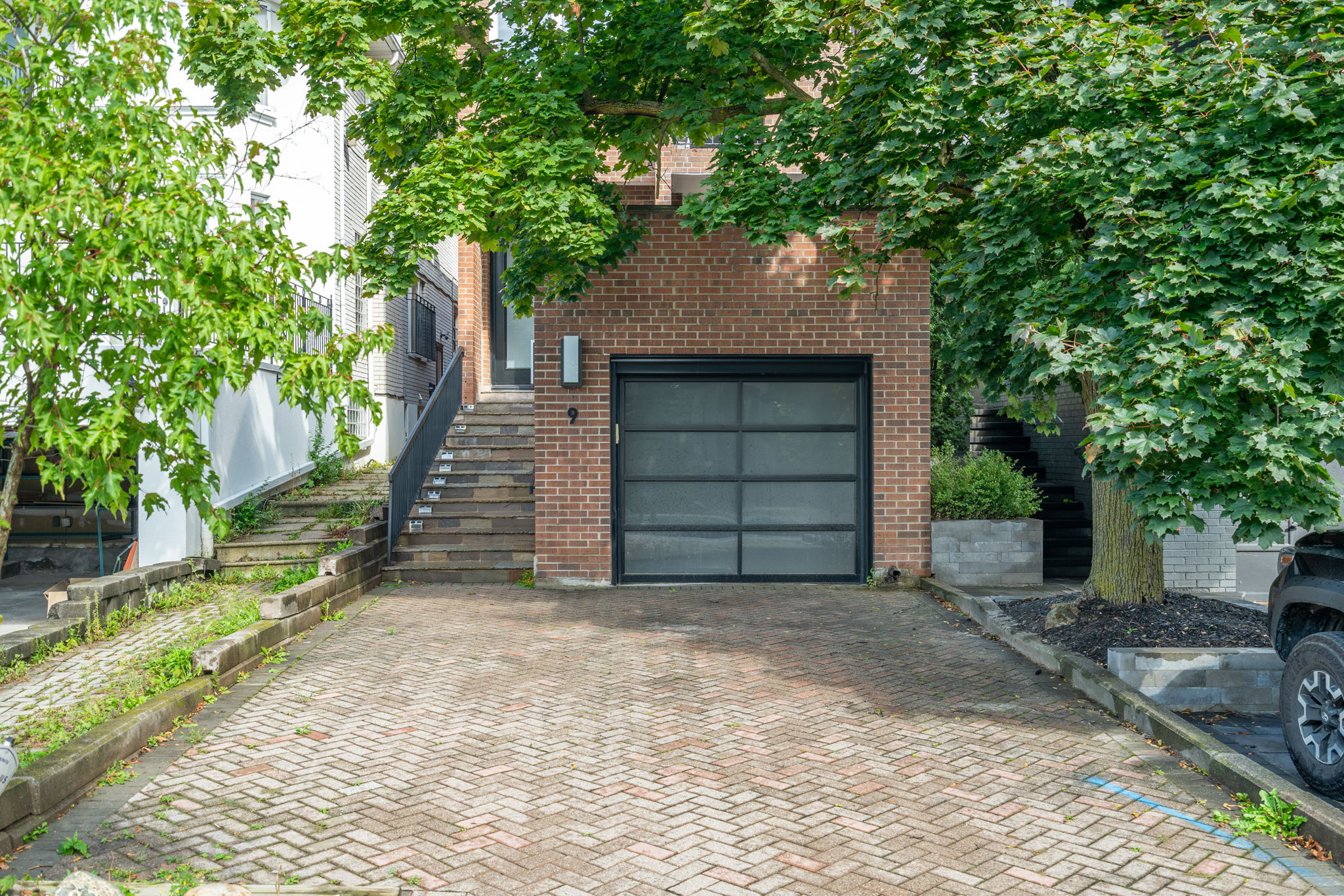 9 Gilgorm Rd Toronto, ON M5N 2M4