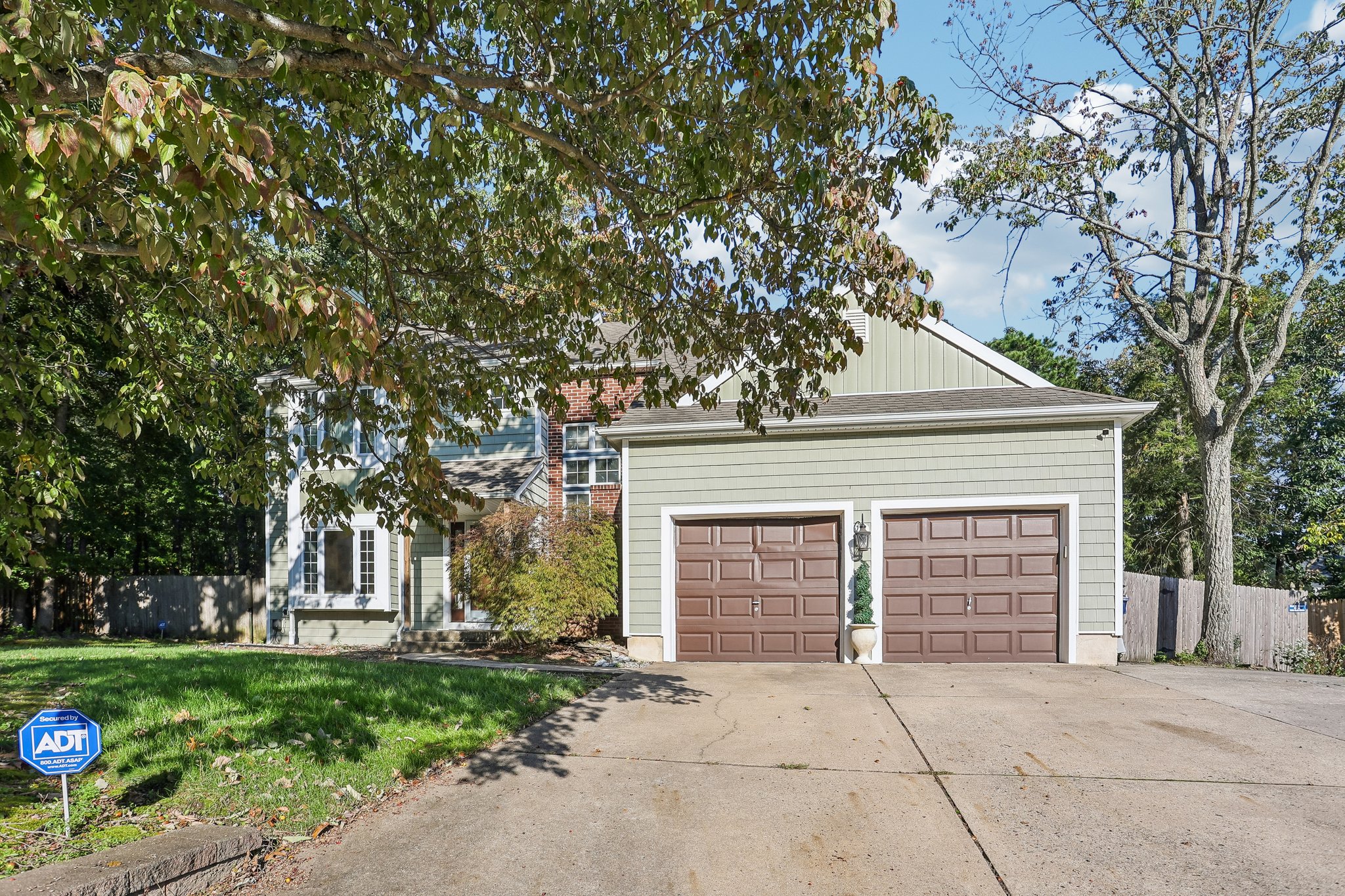 Glenforest Dr-S0210-002.jpg
