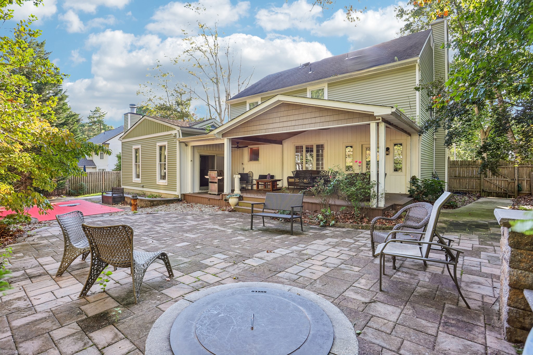 Glenforest Dr-S0210-048.jpg