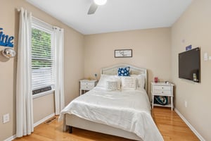 Glenforest Dr-S0210-039.jpg