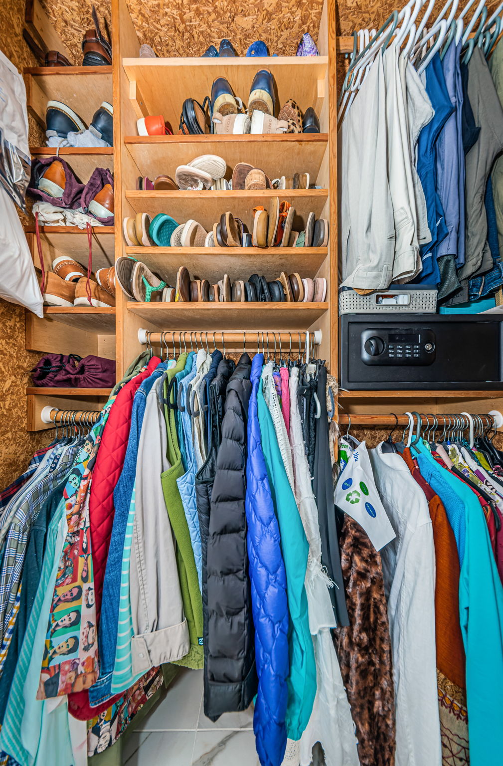 Master Bedroom Closet2