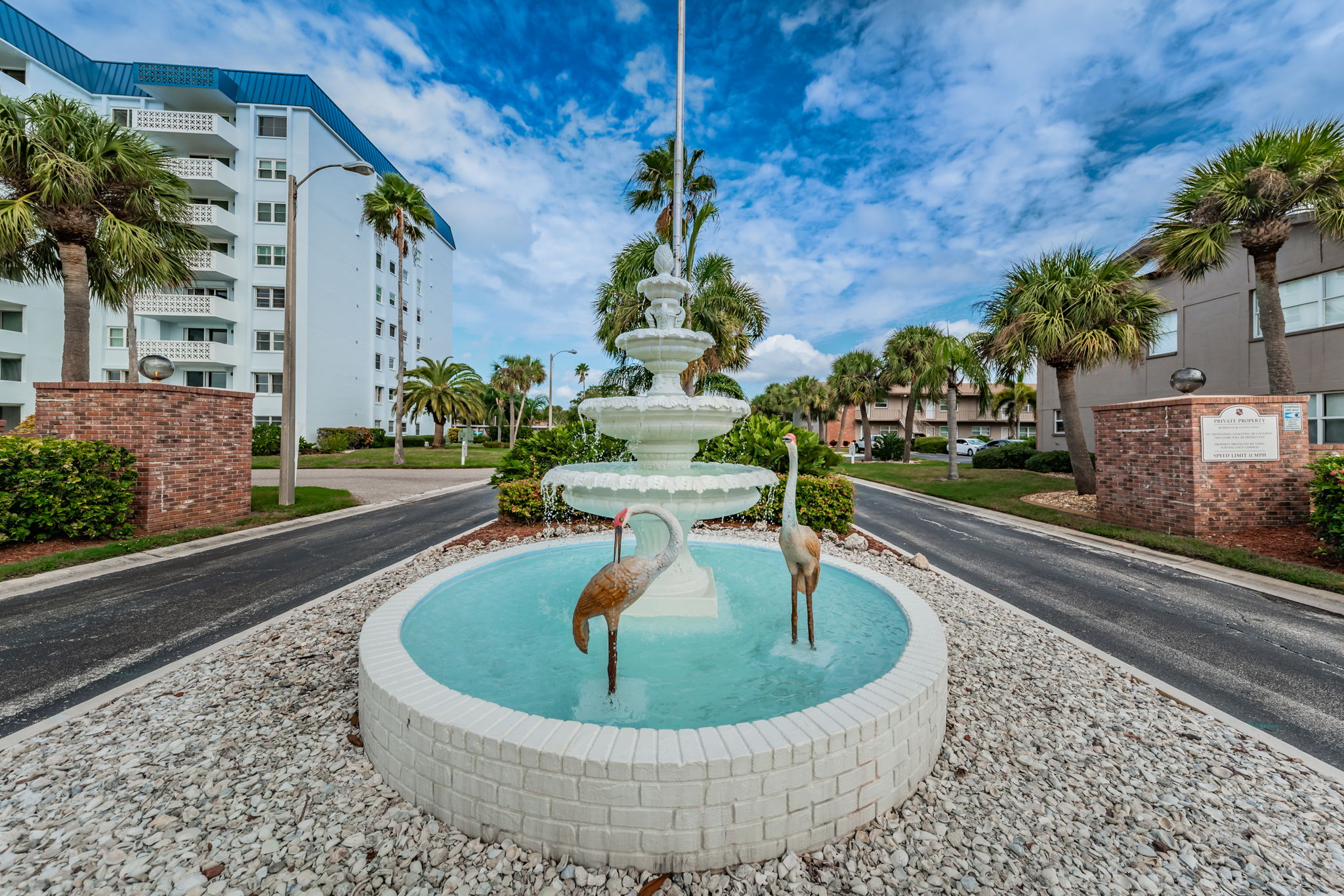 5-Royal Stewart Arms Entry Fountain