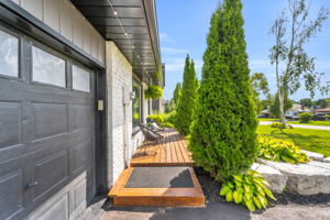 Front Porch/Entrance