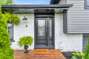 Front Porch/Entrance
