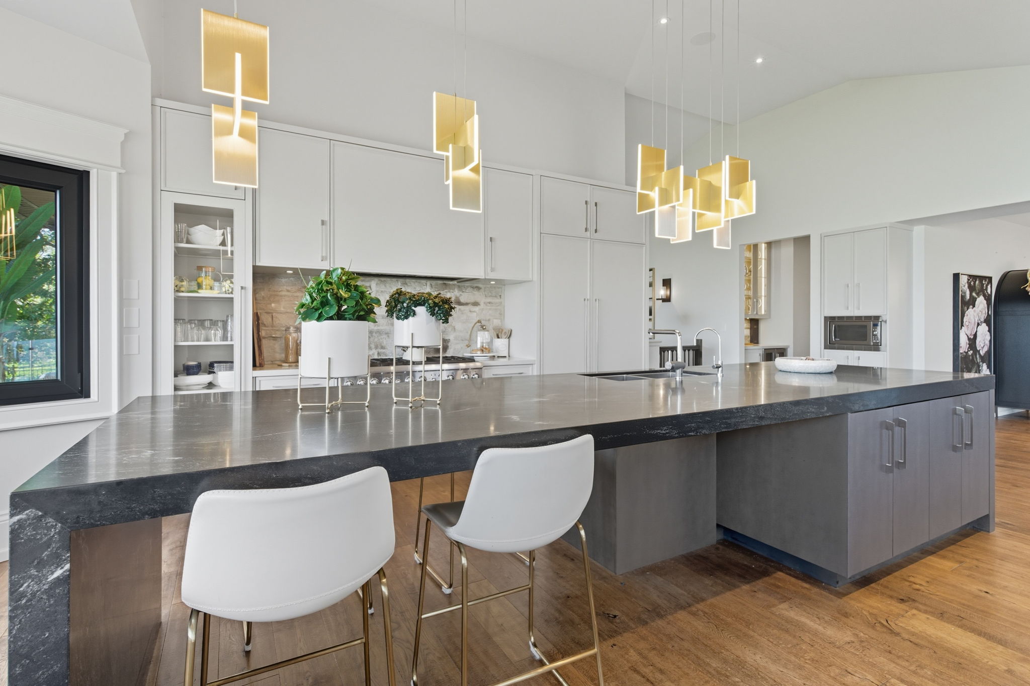 Chefs Kitchen with 14' Island
