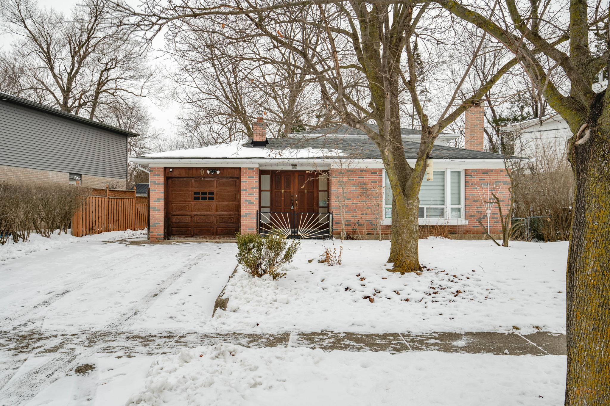 9 Metcalfe Ct Halton Hills, ON L7G 4N6