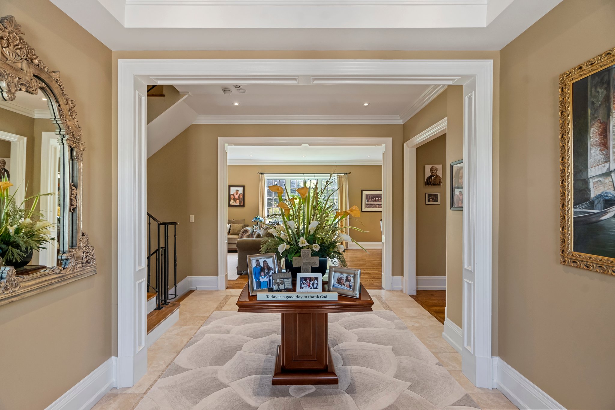 9 Northern Dancer Ln Aurora, ON L4G 7Y7