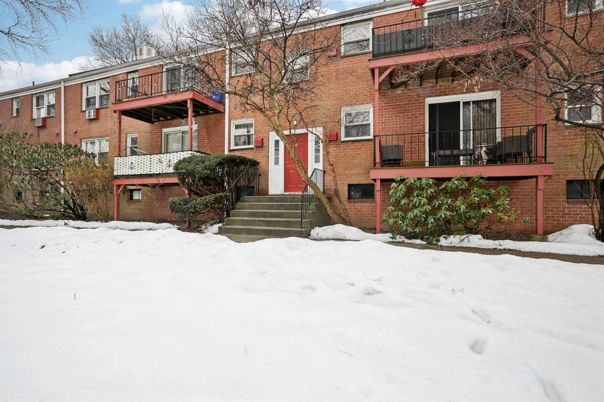 9 Oxford Ct 7908-S0603-002.jpg