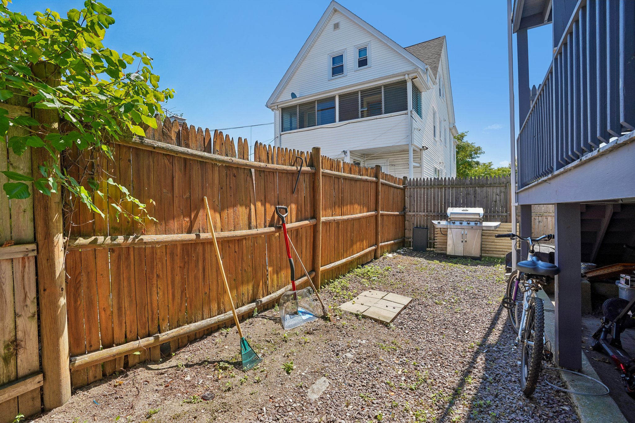 Porter St unit 3-S2807-022.jpg