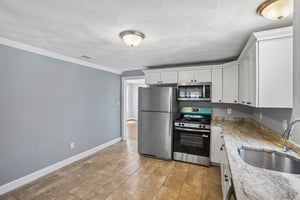 Porter St unit 3-S2807-010.jpg