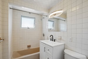 Porter St unit 3-S2807-013.jpg