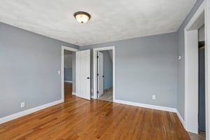 Porter St unit 3-S2807-016.jpg