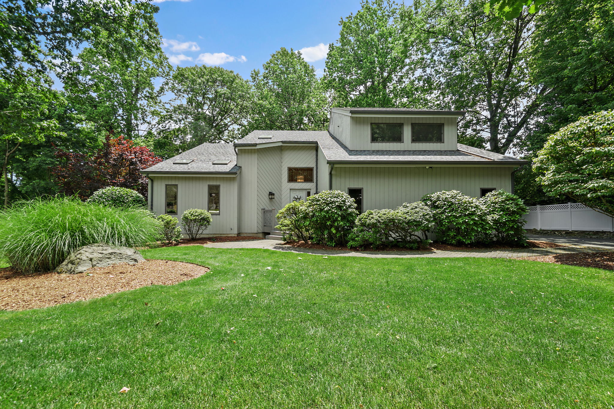 9 Renee Ct Woodcliff Lake NJ