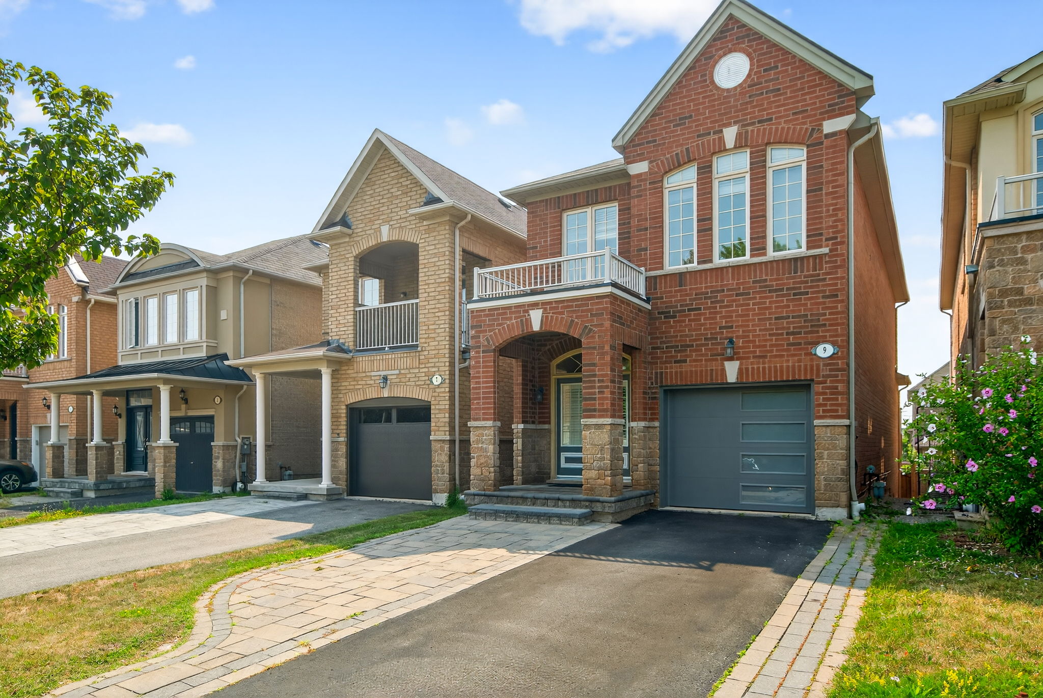 9 Robert Green Crescent Vaughan, ON L6A 0V6