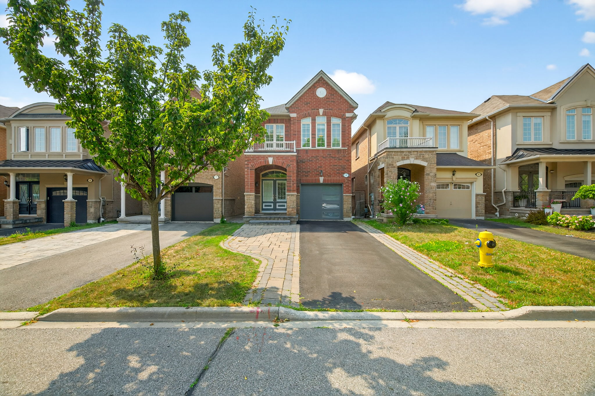 9 Robert Green Crescent Vaughan, ON L6A 0V6