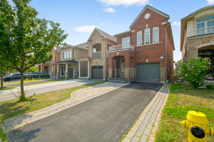 9 Robert Green Crescent, Vaughan ON