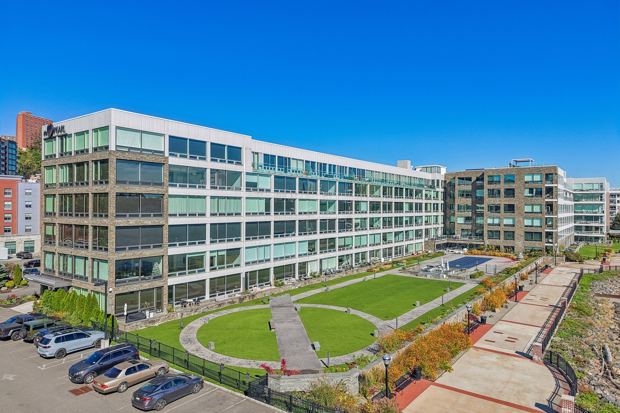 Somerset Ln 209-S2110-037.jpg
