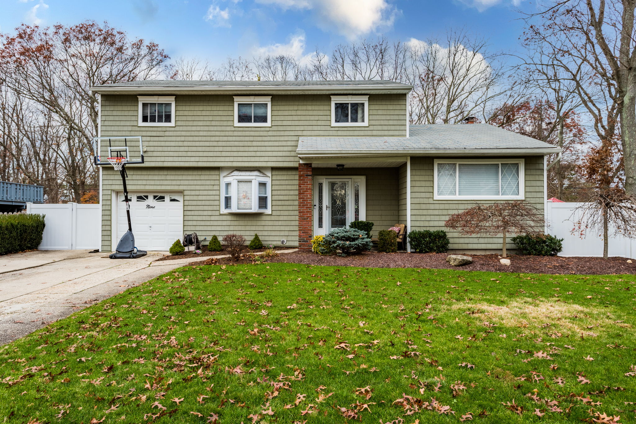  9 Stanwich Rd, Smithtown, NY 11787, US