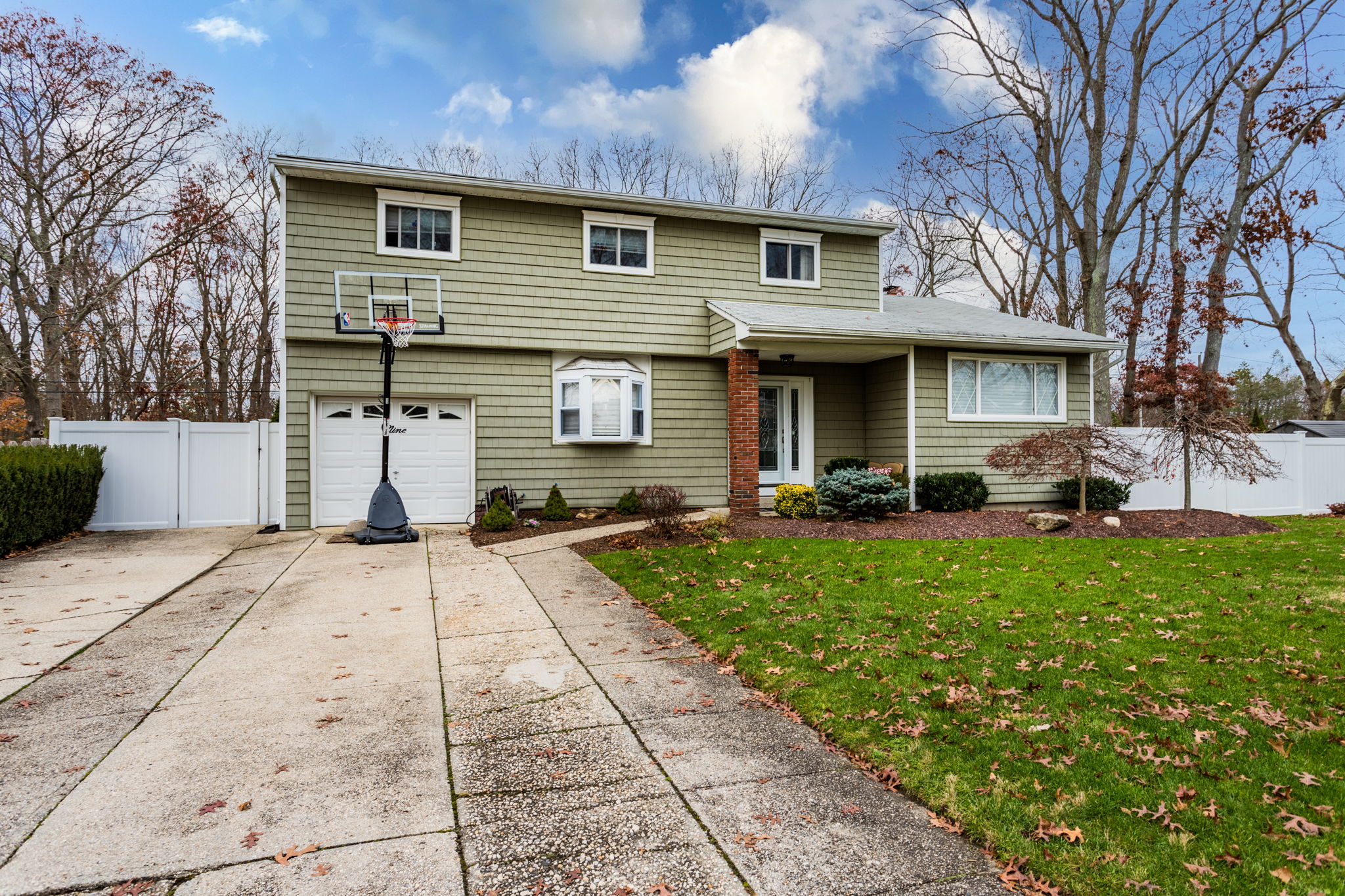  9 Stanwich Rd, Smithtown, NY 11787, US Photo 2