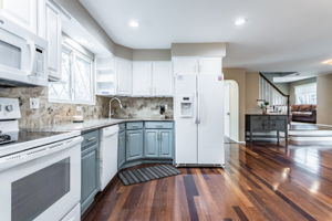  9 Stanwich Rd, Smithtown, NY 11787, US Photo 12