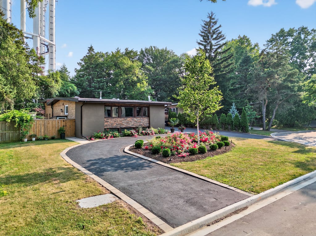 9 Tadcaster Pl