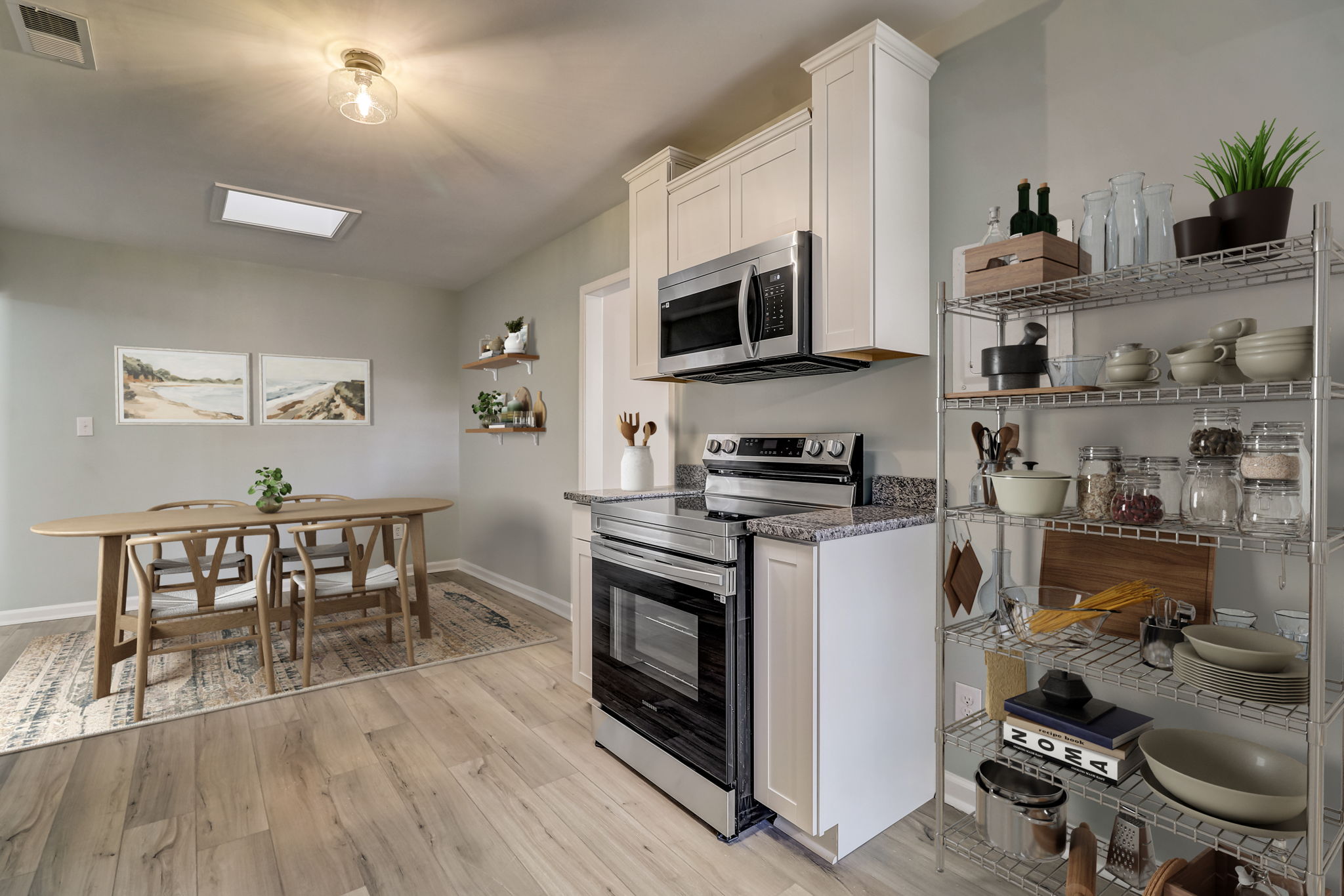 Kitchen/Eating Area