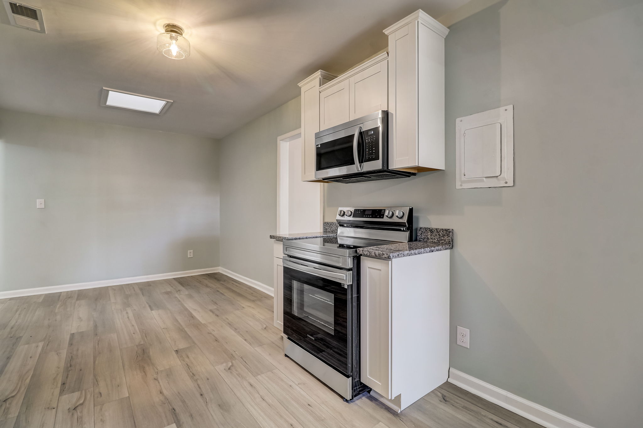 Kitchen/Eating Area