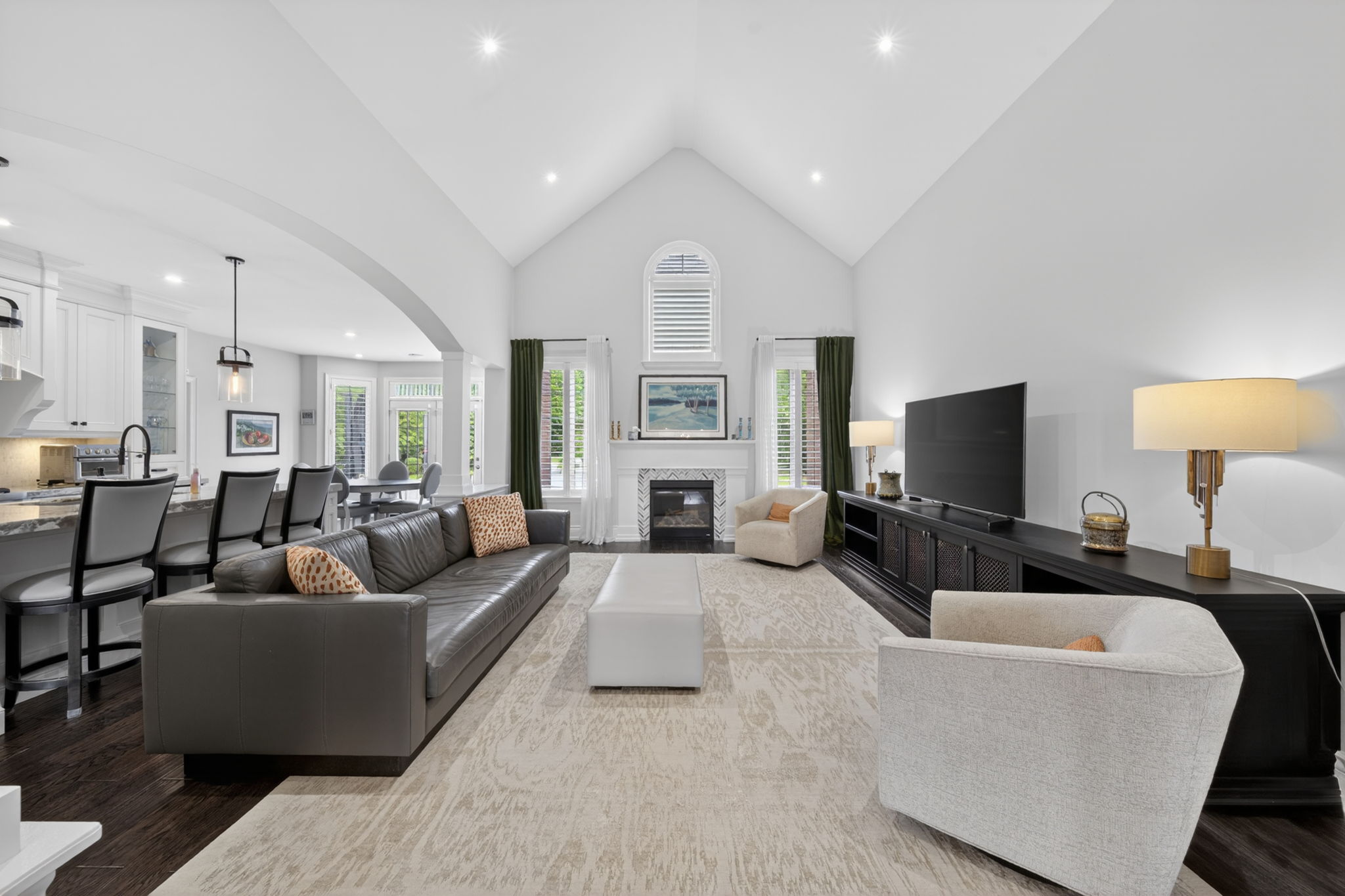 9 Wolford Ct Georgina, ON L4P 3E9