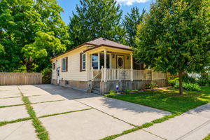90 Andrew Street - double drive