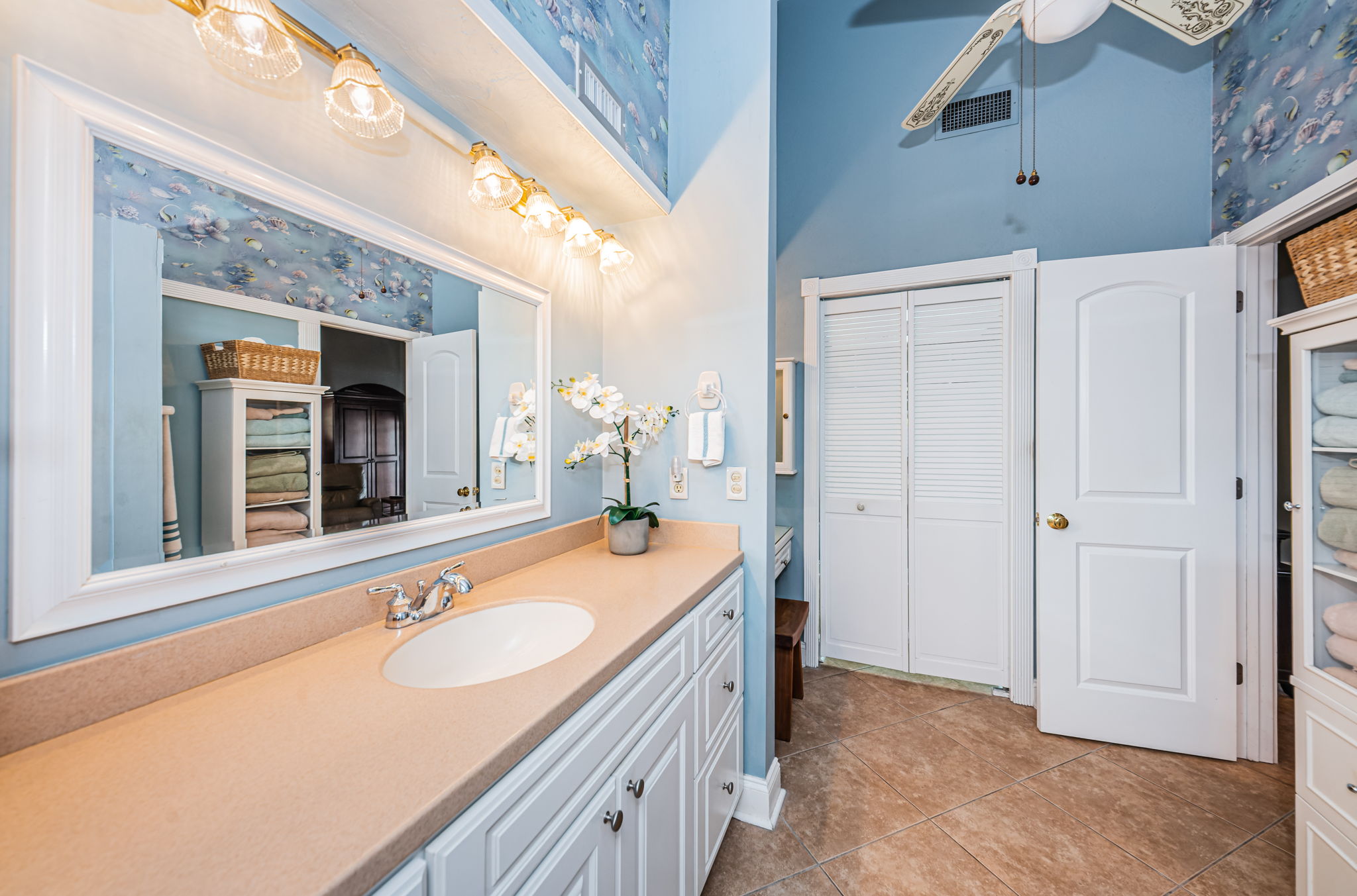 Master Bathroom1d