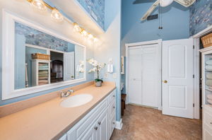 Master Bathroom1d