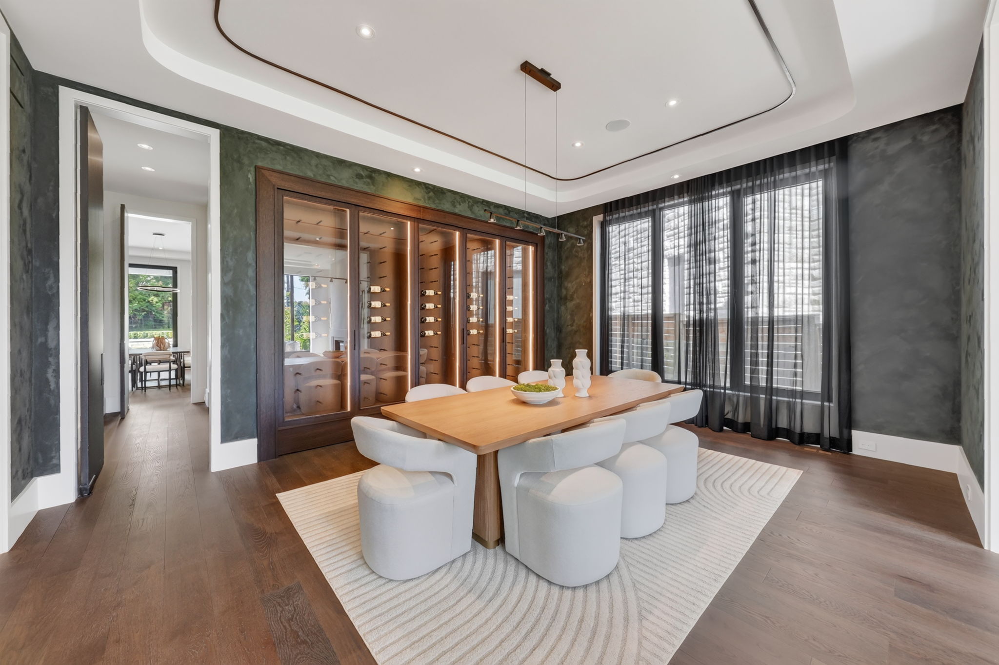 90 Arjay Crescent Toronto, ON M2L 1C7