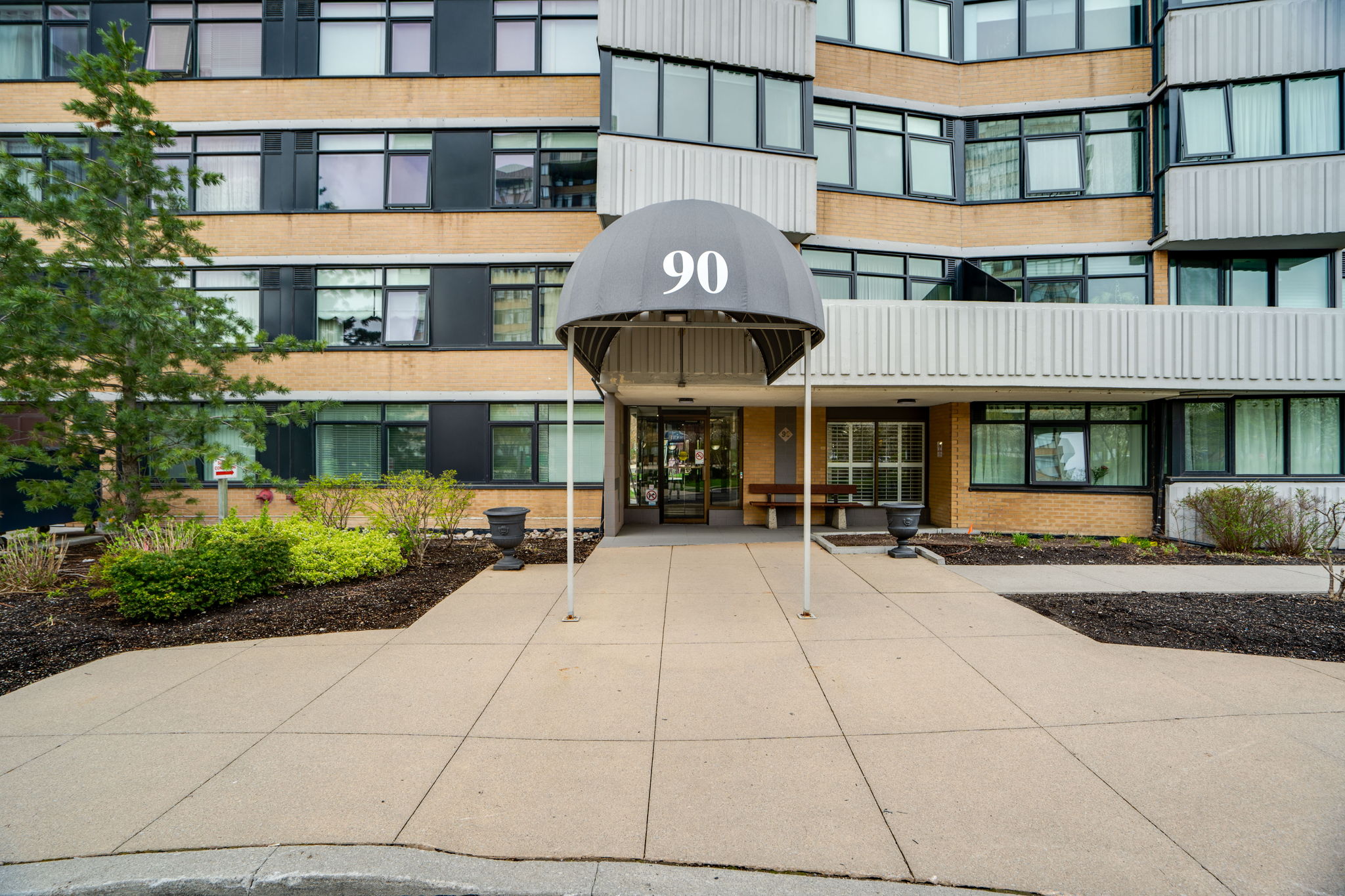 90 Fisherville Rd 1508 Toronto, ON M2R 3C2