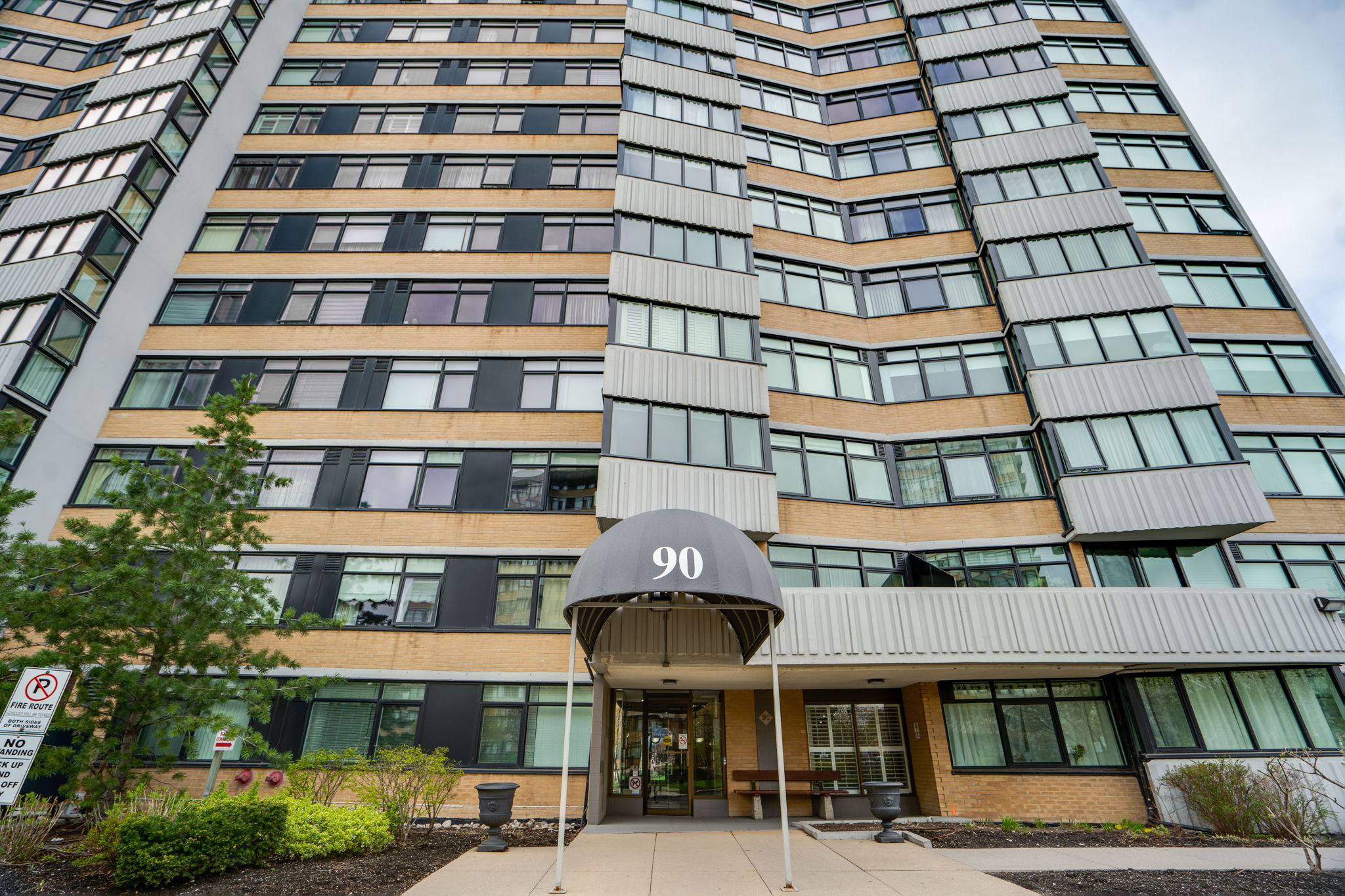 90 Fisherville Rd 1508 Toronto, ON M2R 3C2