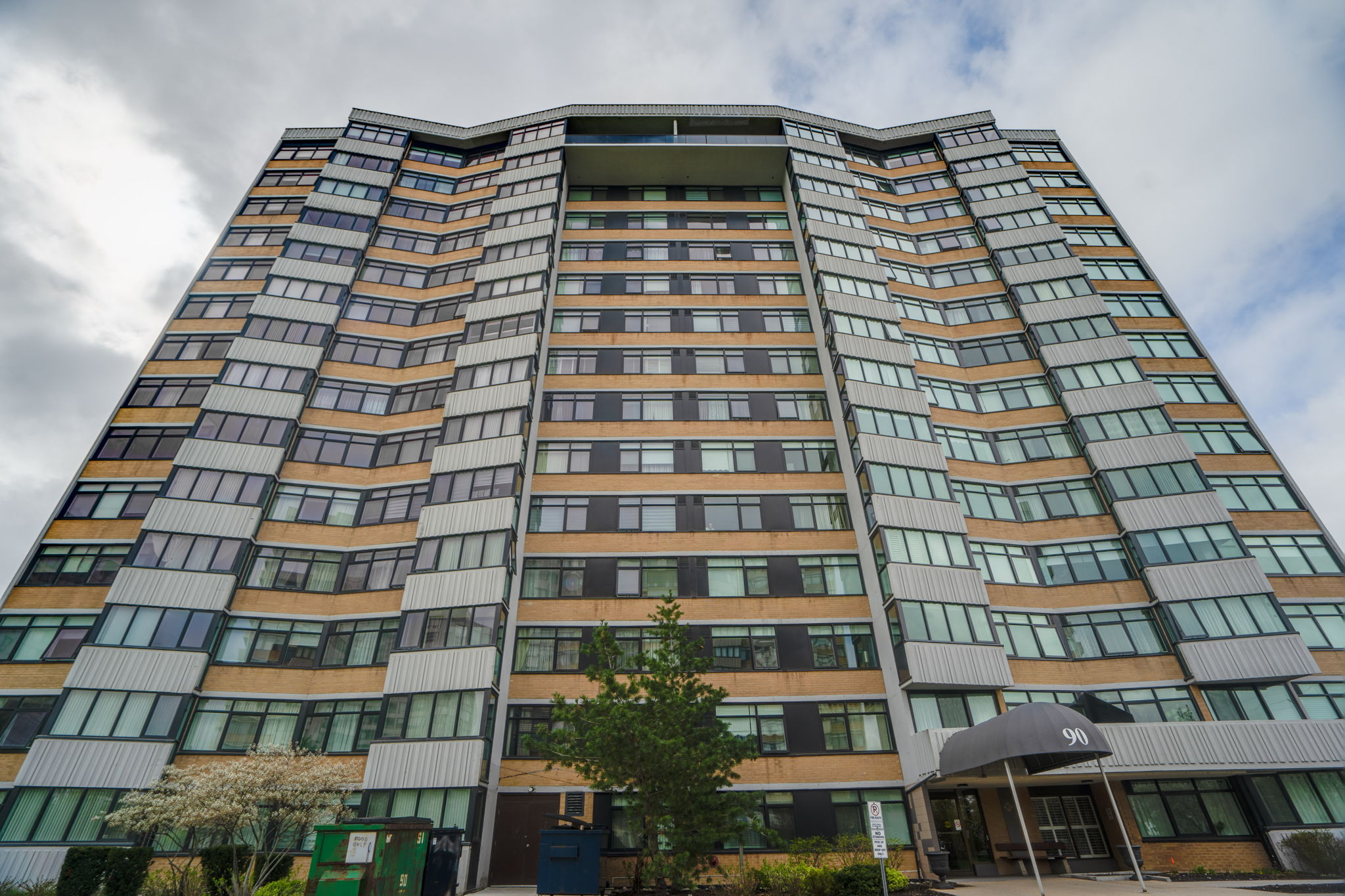 90 Fisherville Rd 1508 Toronto, ON M2R 3C2